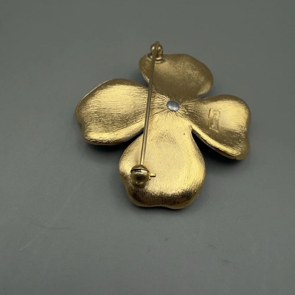 Vintage Trifari White Enamel Dogwood Flower Brooch Gold Tone Floral Pin Signed